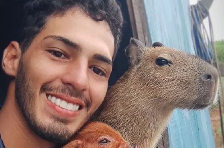 Justiça autoriza guarda da capivara Filó ao Tiktoker Agenor Tupinambá