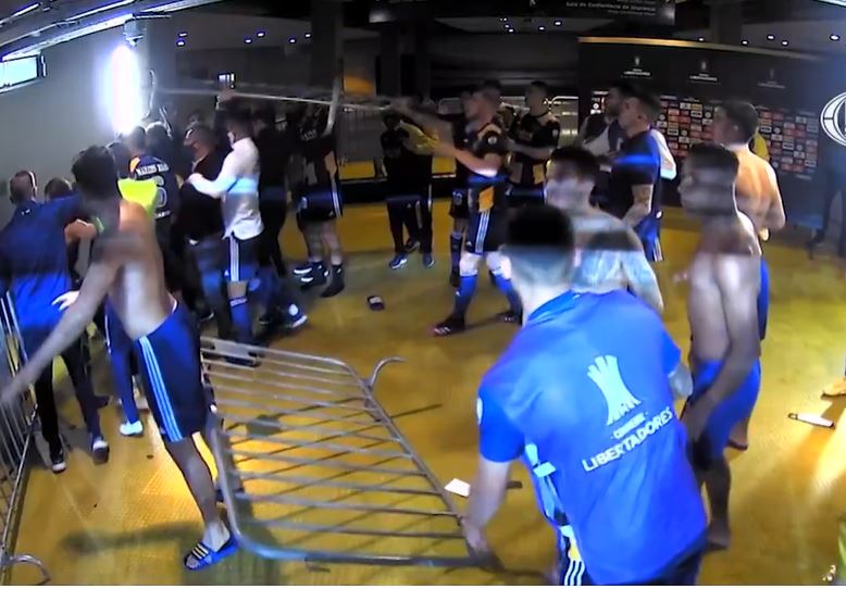 Vídeo: Jogadores do Boca Juniors atacam seguranças do Atlético-MG após derrota na Libertadores