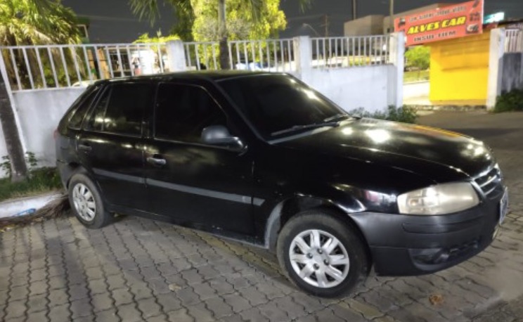 Homem foge da PM em carro roubado e é preso ao roubar outro veículo em Manaus