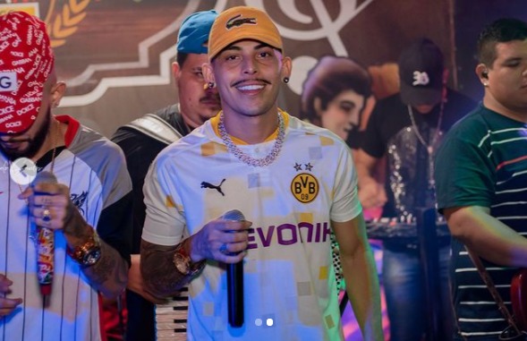 Cantor do Forró de Respeito, Bruxo é crivado de balas de fuzil ao sair de show em Manaus