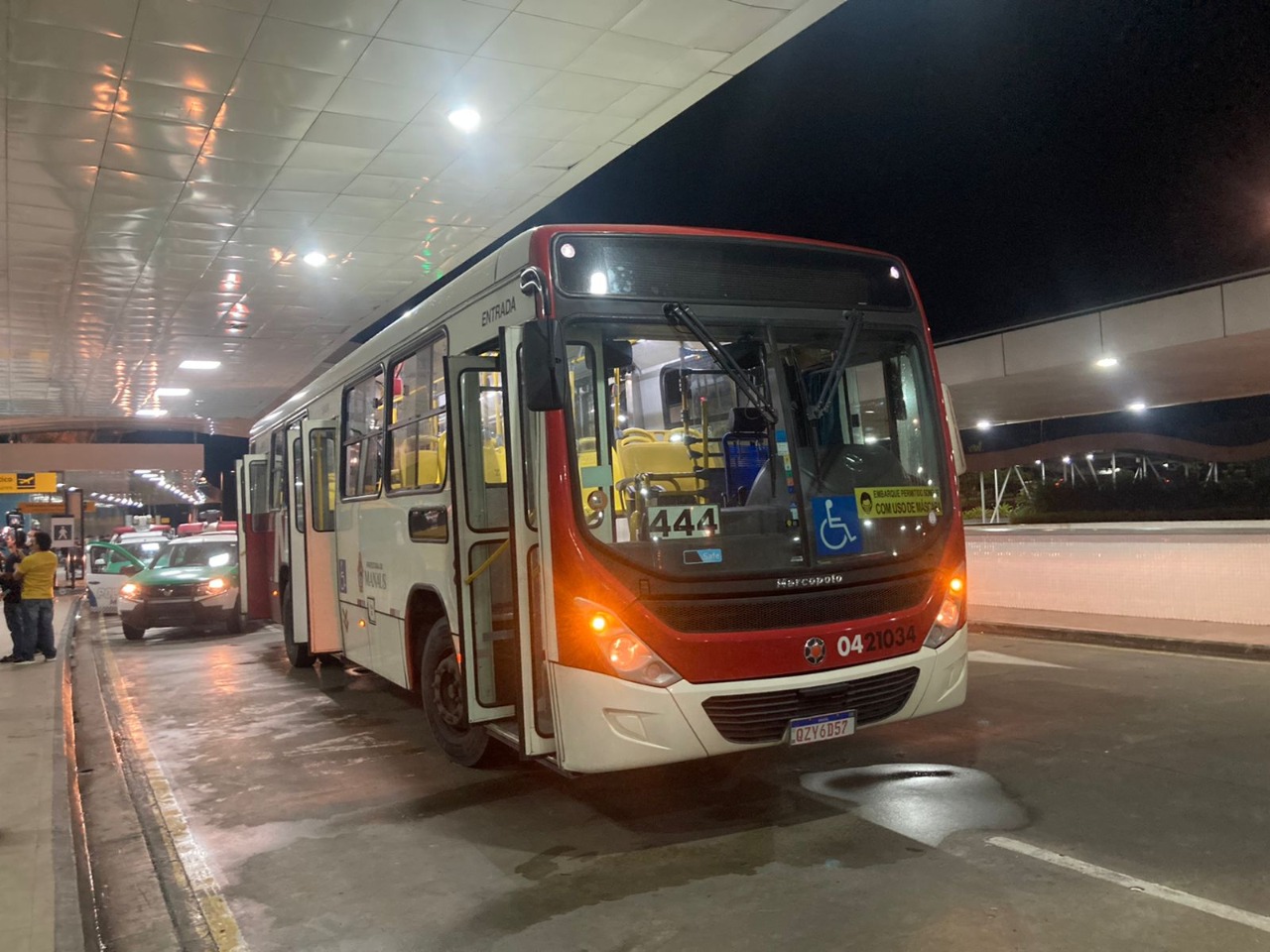 Jovem é assassinado durante assalto a ônibus em Manaus; Criminosos estavam vestidos de gari 