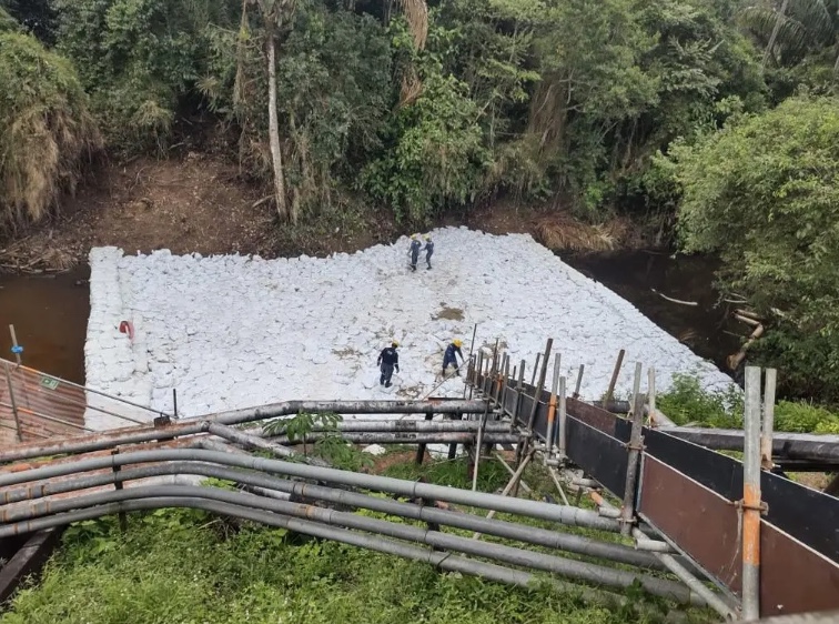 Refinaria Isaac Sabbá é multada em R$ 50 mil por bloquear fluxo de igarapé em Manaus