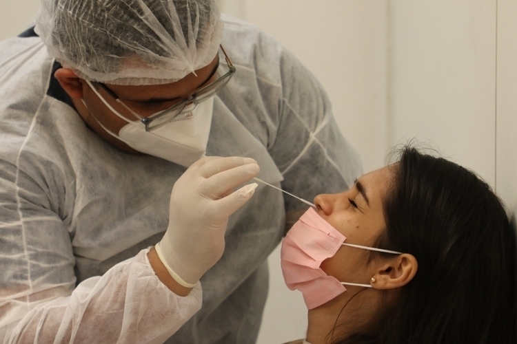 Casos de covid-19 crescem 94% nos hospitais privados, diz associação