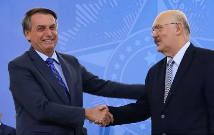 Presidente afirma que segue confiando no ex-ministro Milton Ribeiro