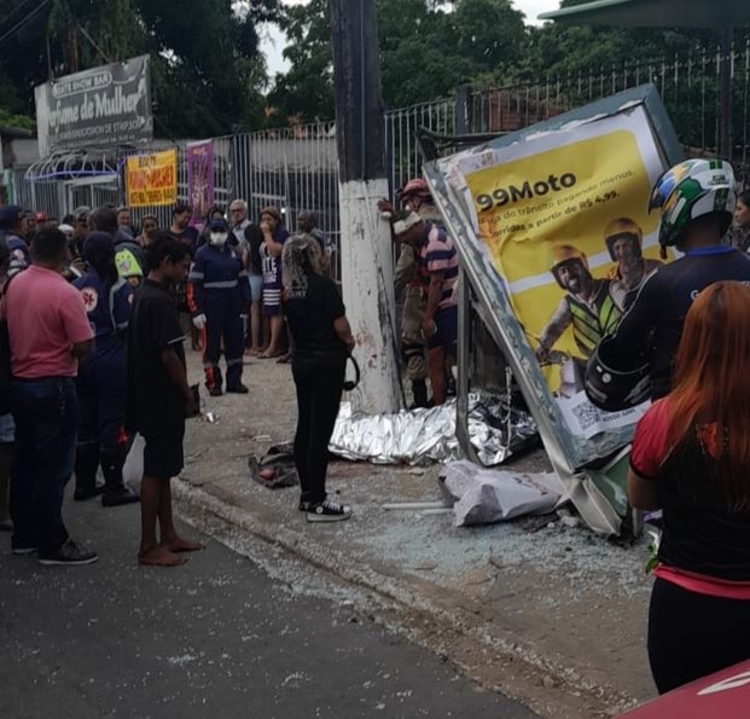 Família de mulher esmagada em ponto de ônibus pede indenização de R$ 1,3 milhão em Manaus