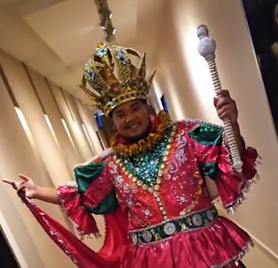 Rei Momo ficará sem andar por 2 meses após cair de carro alegórico no Sambódromo, diz amiga