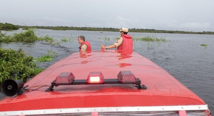 Bombeiros investigam se corpo encontrado no distrito de Ariaú é de paraquedista