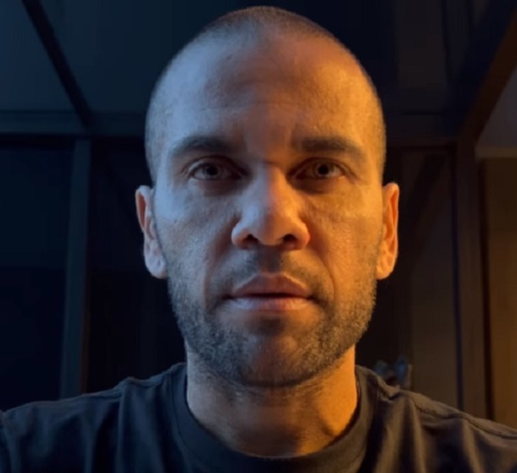Acusado de agressão sexual, Daniel Alves muda versão e diz que sexo foi consensual