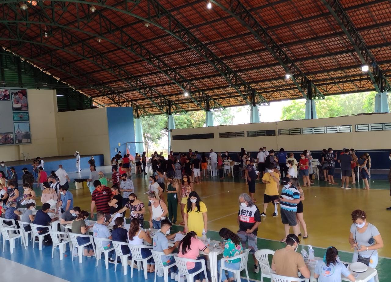 Vídeos: confira a movimentação da vacinação neste domingo em Manaus