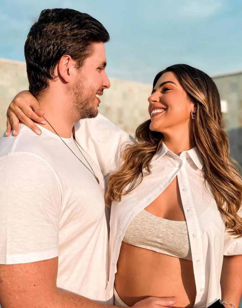 Grávida, Vivian Amorim revela sexo de 1º filho em chá revelação luxuoso em Manaus