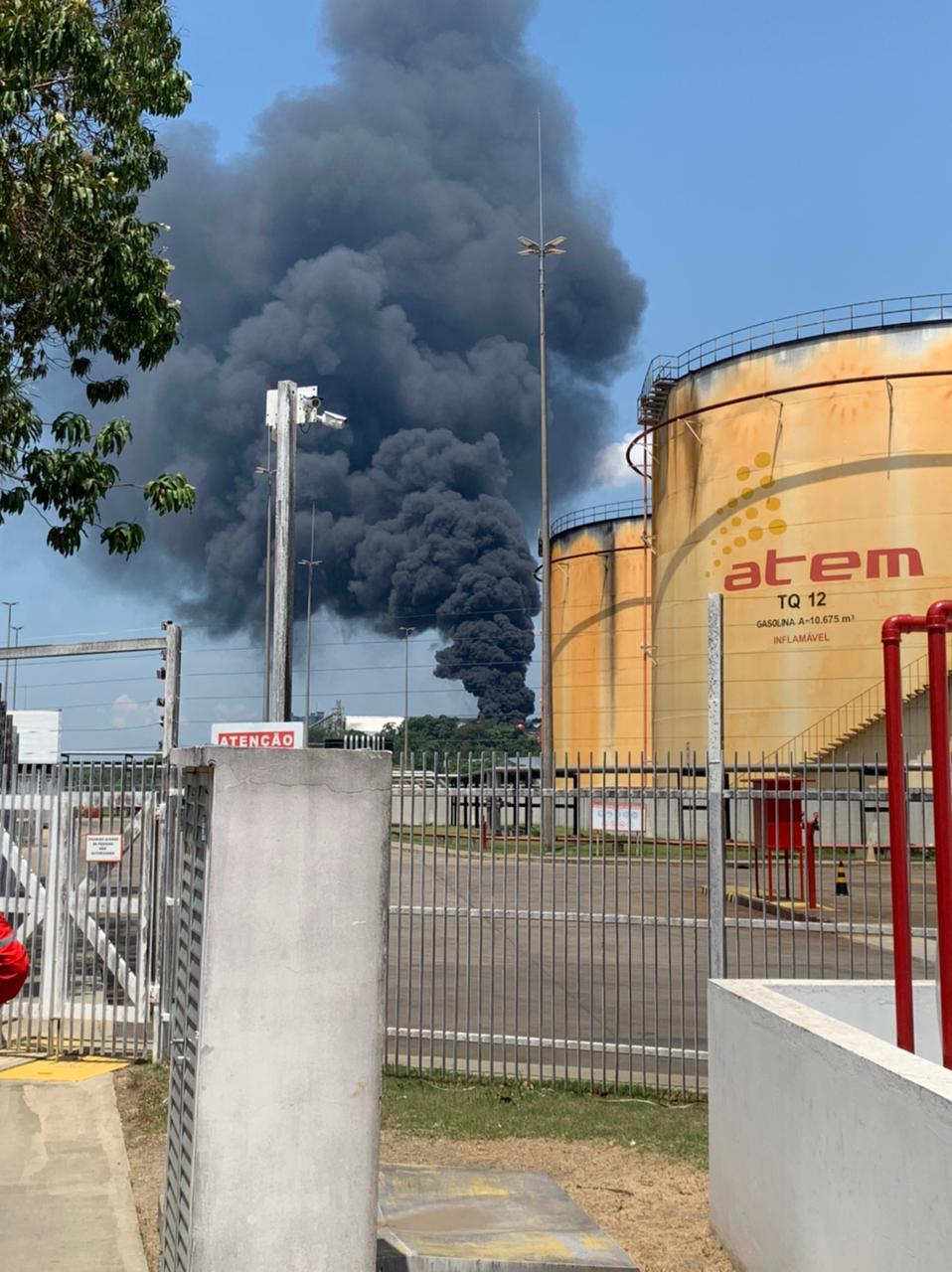 Incêndio atinge fábrica no Distrito Industrial em Manaus