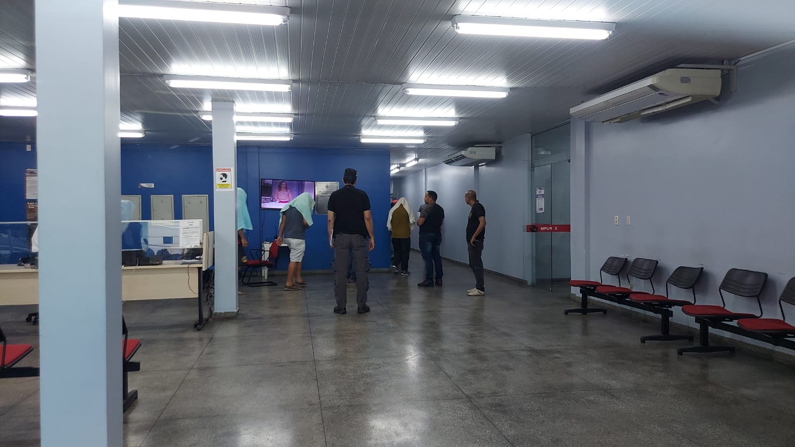 PM's presos suspeitos da chacina na AM-010 são levados na véspera de Natal para a prisão em Manaus