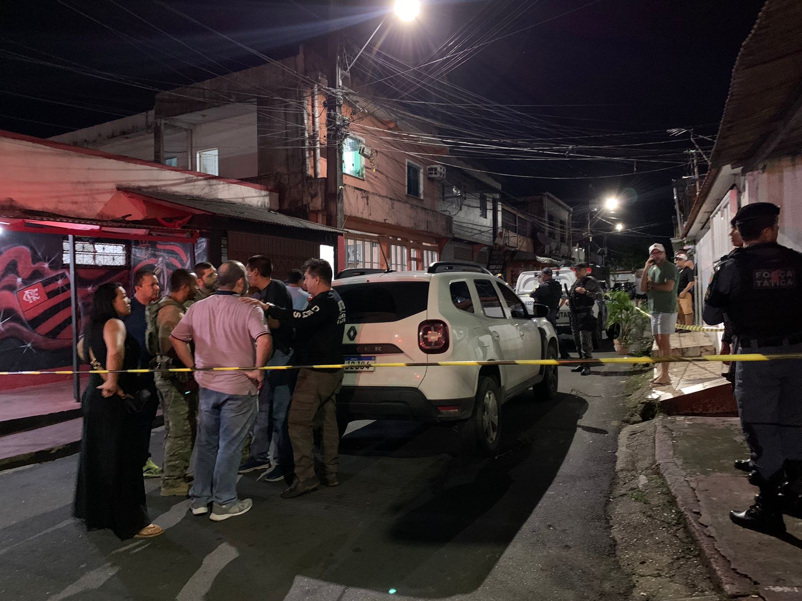 Homem é executado com 17 tiros dentro de carro em Manaus