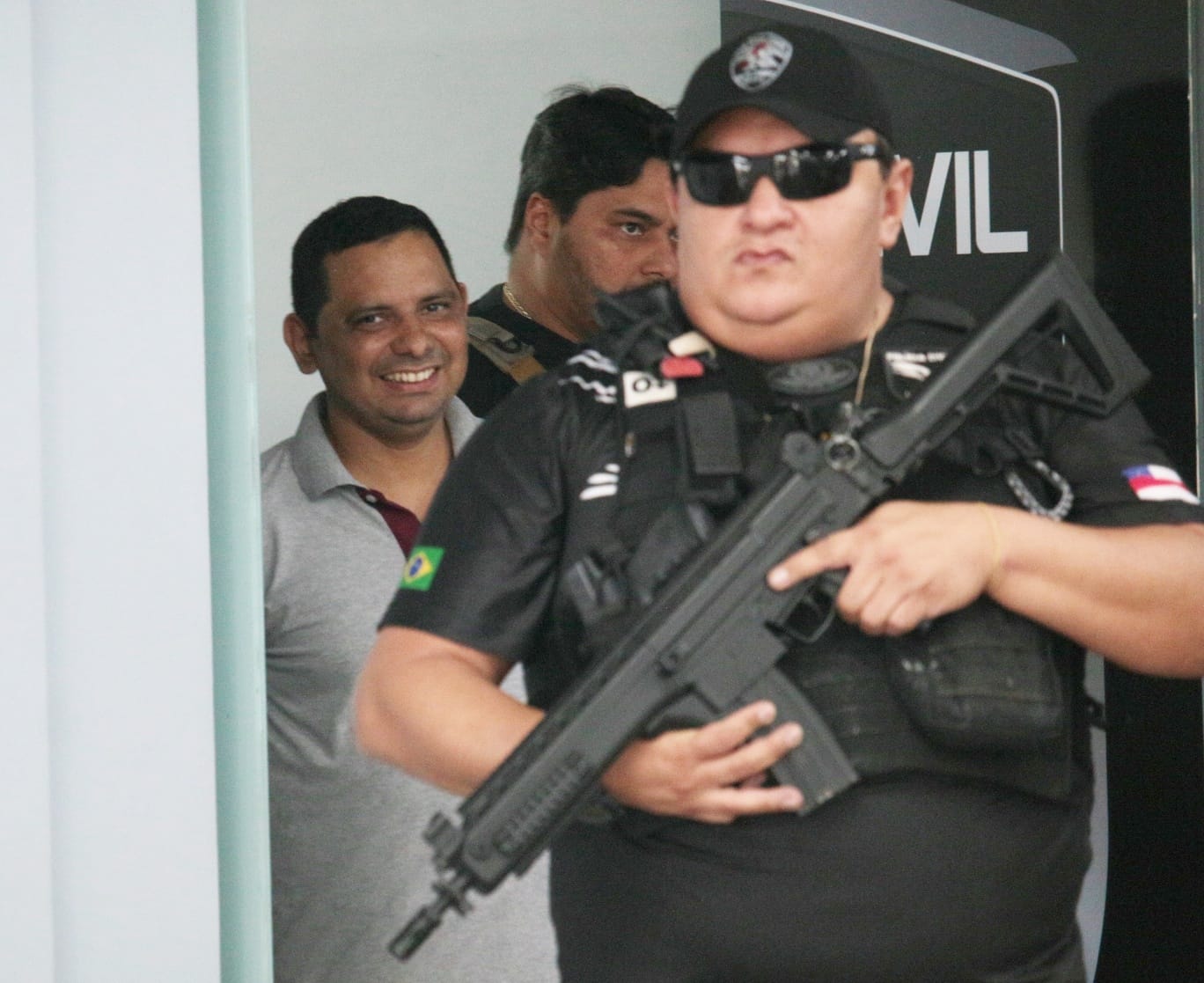 Sócio que mandou matar instrutor consolou família no velório e saiu da delegacia rindo