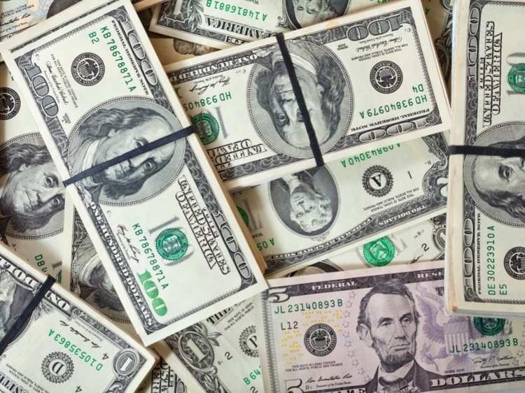 Dólar fecha em alta, a R$ 5,58, e Bolsa cai após novas ameaças tarifárias de Trump