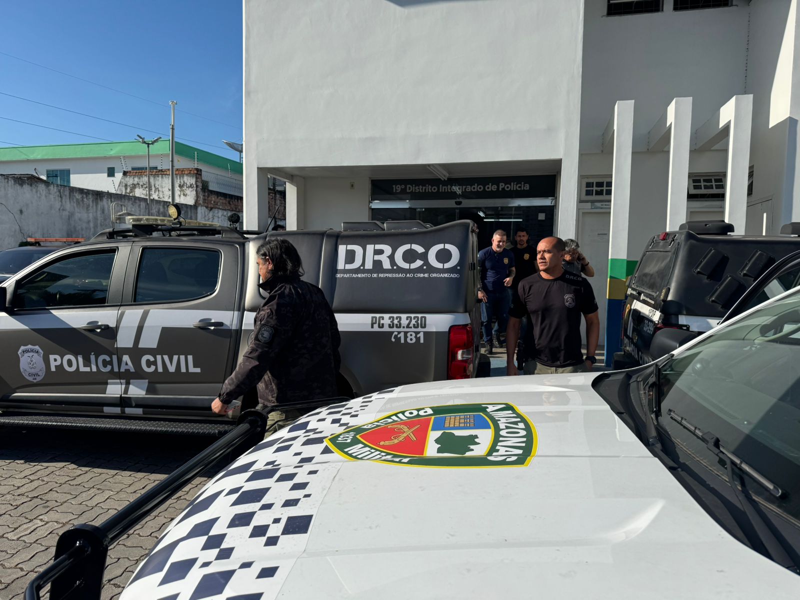 PMs e perito da PC são presos suspeitos de integrar milícia em Manaus