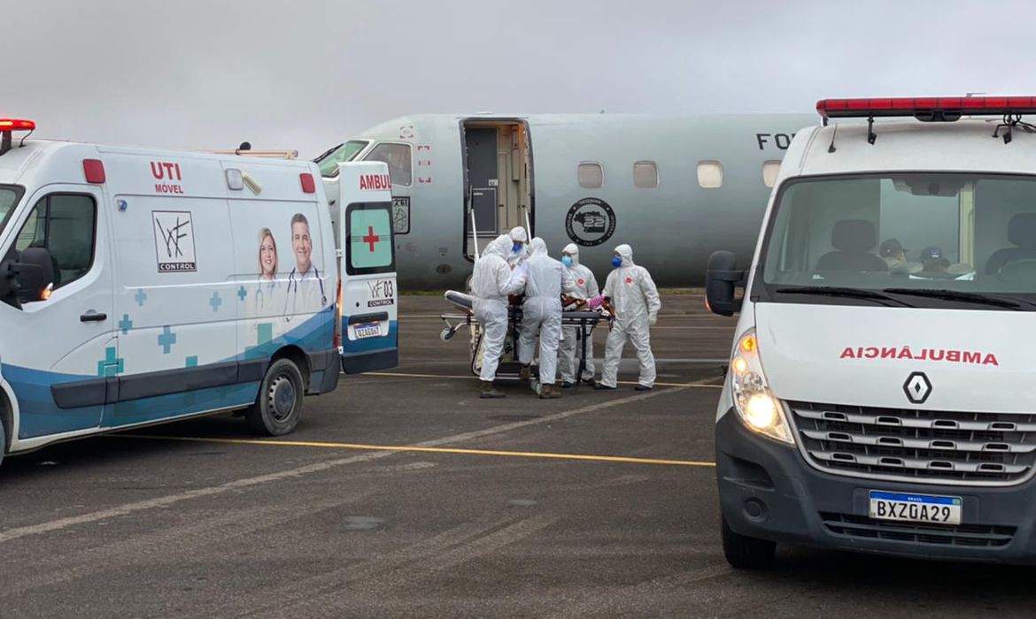 Amazonas suspende transferências de pacientes com Covid de outros estados