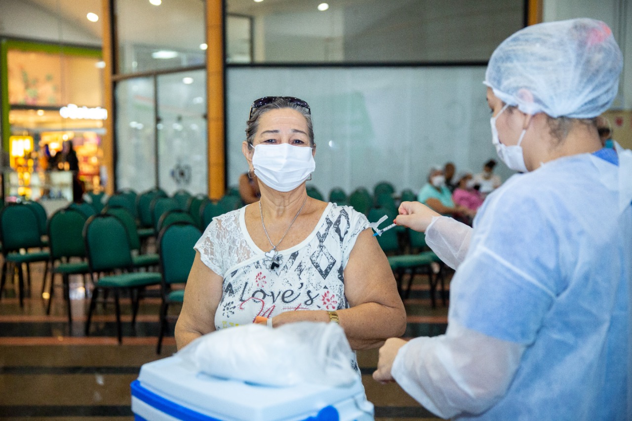 Vacinação contra influenza é ampliada para grávidas, puérperas e professores em Manaus