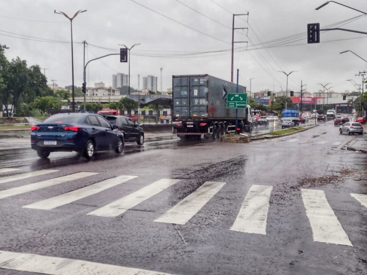 Semáforos têm fiação afetada e serão substituídos após falta de energia em Manaus