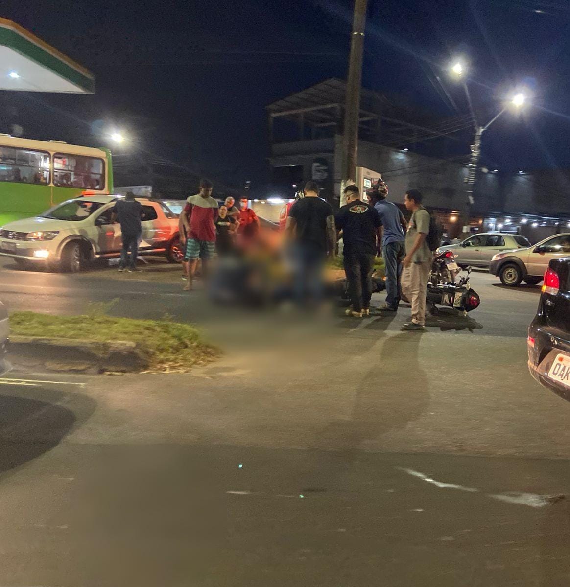 Acidente deixa vítima ferida e trânsito caótico em avenida de Manaus