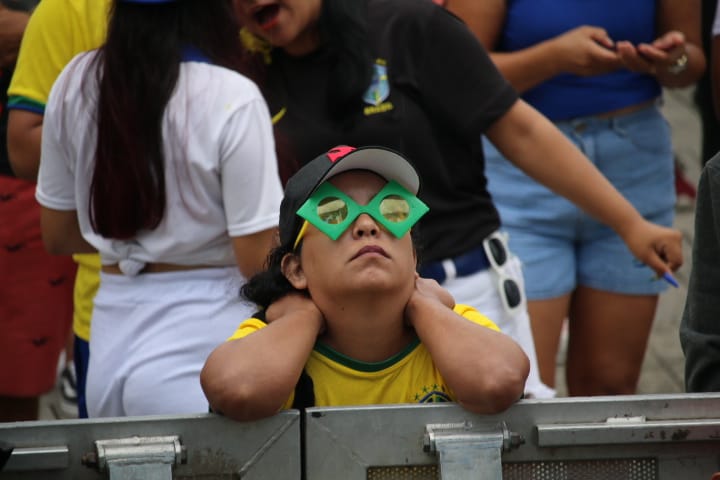 Manauaras ficam decepcionados após derrota do Brasil para Camarões; veja fotos