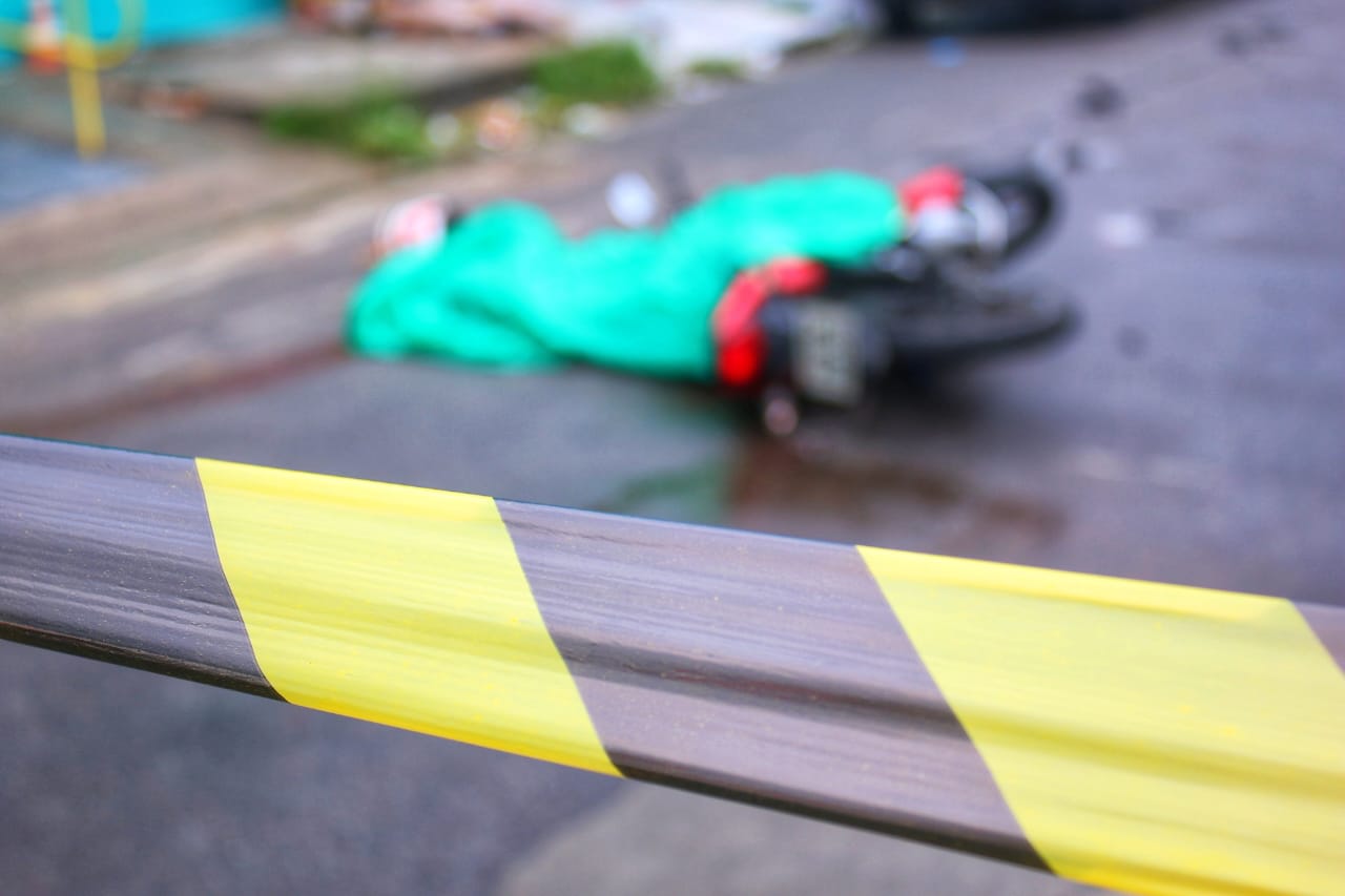 Homem é executado a tiros enquanto deixava enteado na escola em Manaus