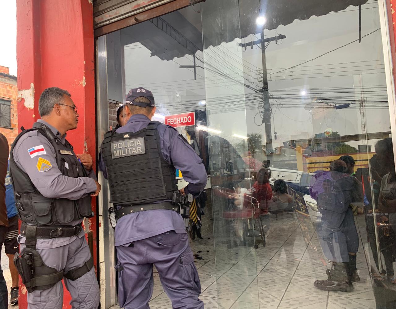 Barbeiro é executado a tiros enquanto cortava cabelo de cliente em Manaus 