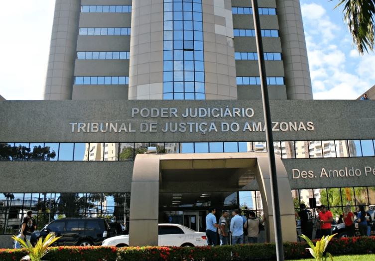 Elevador do TJAM despenca com funcionários e deixa feridos em Manaus