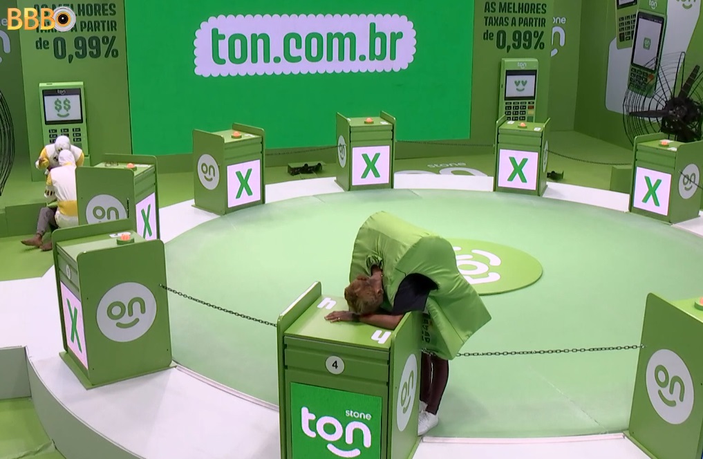 Ricardo Alface não aguenta, desmaia em prova de resistência e Aline é a nova Líder