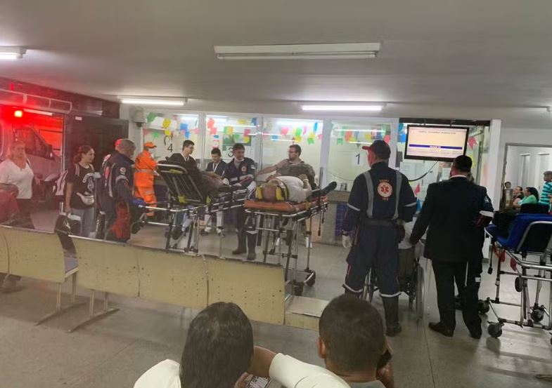 Avião faz pouso de emergência no Brasil após 30 pessoas ficarem feridas durante turbulência