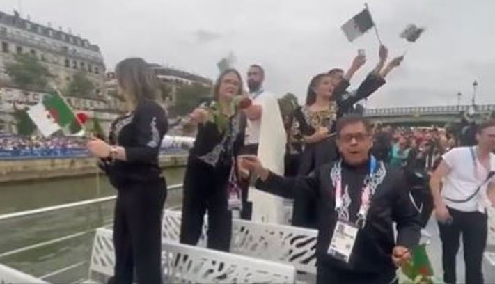 Saiba o motivo de a Argélia jogar flores no Rio Sena durante abertura das Olimpíadas