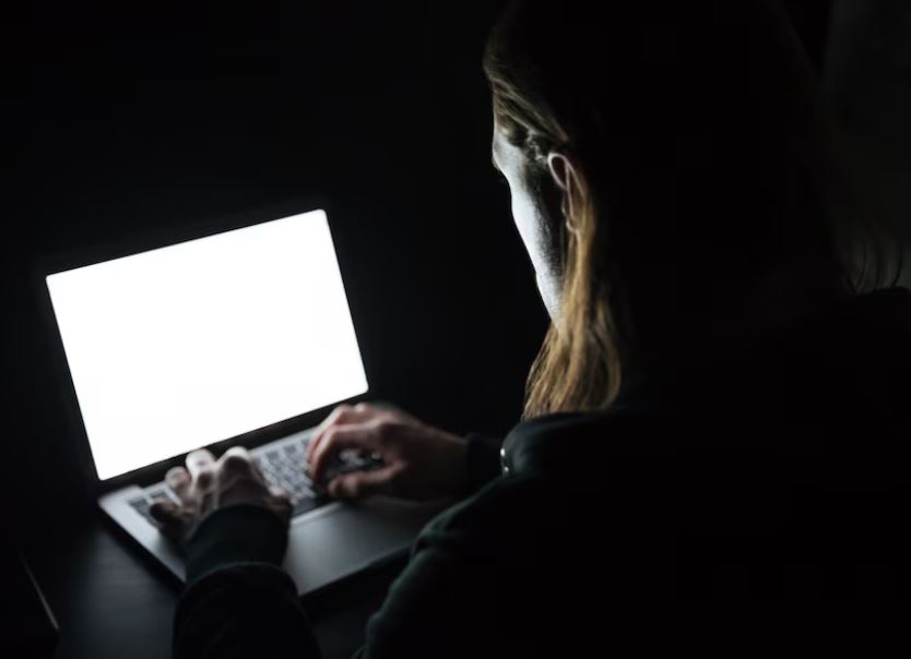 Adolescentes e travestis atraiam clientes de site de relacionamento para sequestros em Manaus