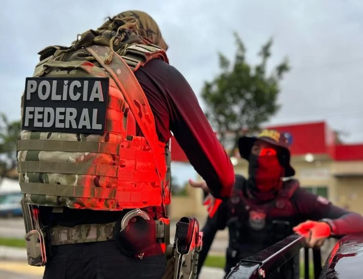 Adolescente é apreendido pela PF com vídeos pornográficos de crianças no Amazonas