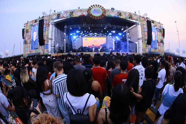 Prefeito diz que vai acionar Guarda Municipal contra venda ilegal de pulseiras do Sou Manaus