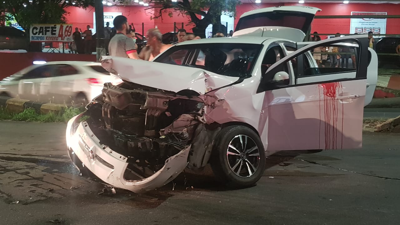 Com sinais de embriaguez, motorista é hospitalizado após acidente em Manaus