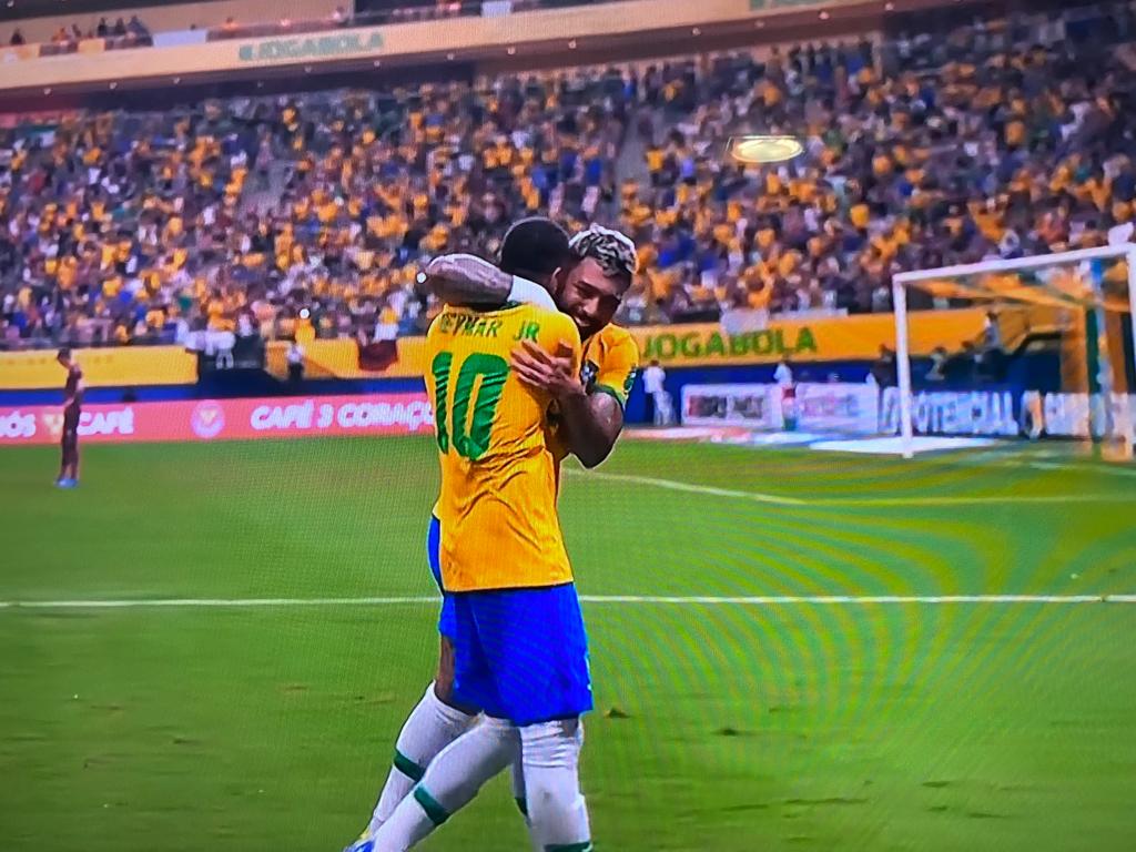 Brasil dá show e derrota Uruguai por goleada de  4 a 1 na Arena da Amazônia