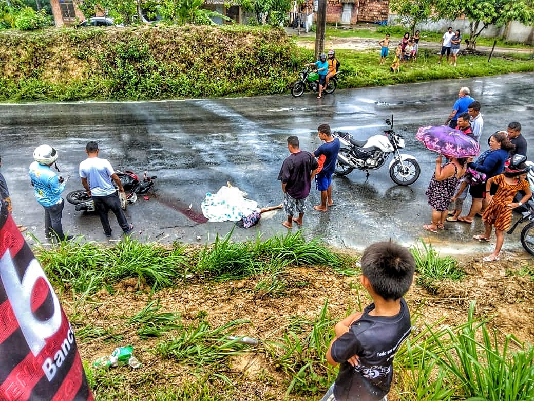 Mulher morre em acidente violento entre motocicleta e ônibus em Manaus