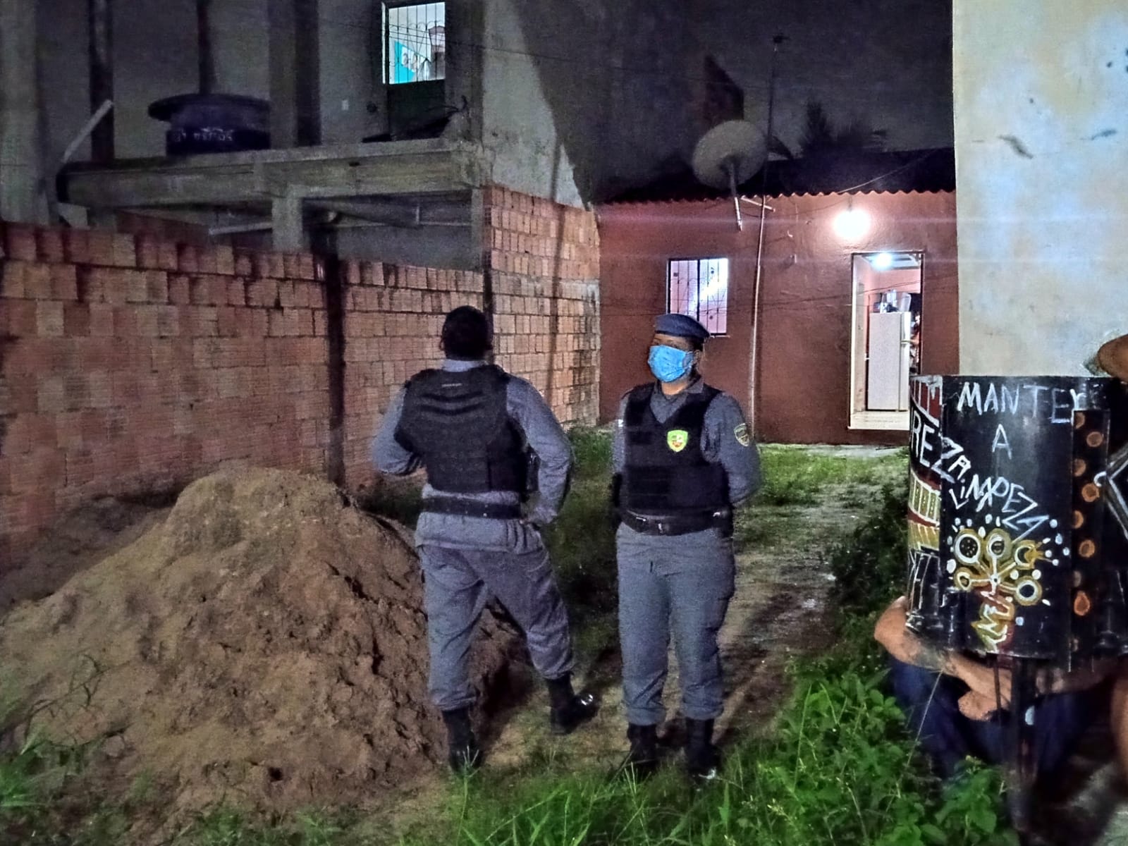À queima-roupa, casal é executado dentro de casa em Manaus 