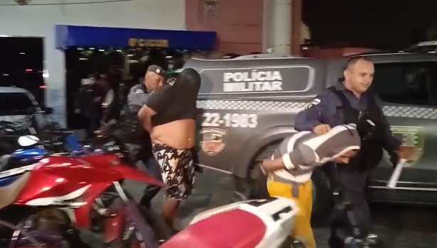 Criminosos levam quase 20 celulares de loja da Samsung no Shopping Sumaúma em Manaus