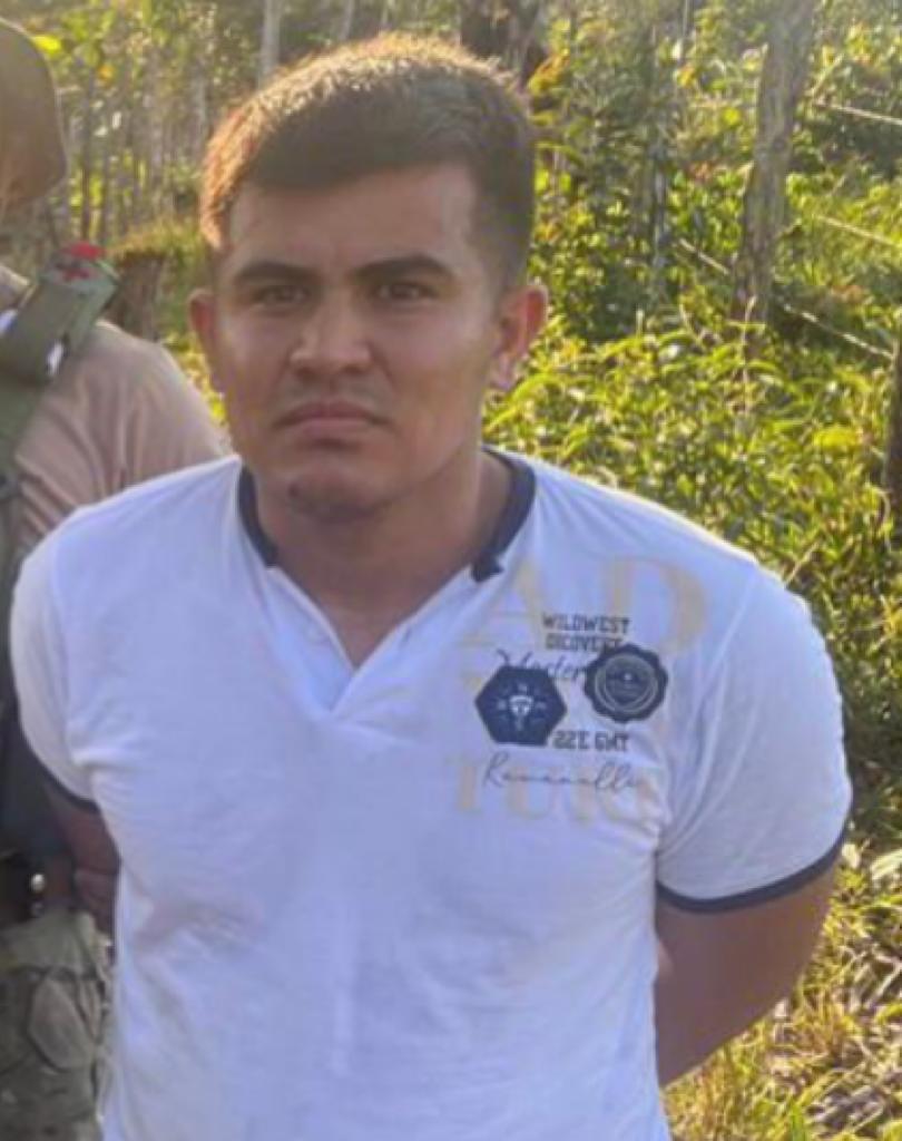 Vídeo mostra prisão de suspeito de fuzilar viatura da polícia em Manaus