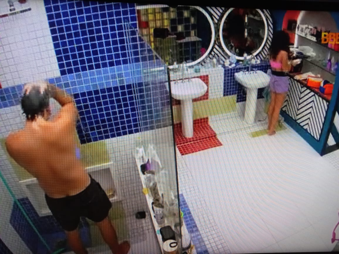 Maria 'intima' Eliezer em festa do BBB: ' Vai tomar banho e me c***'