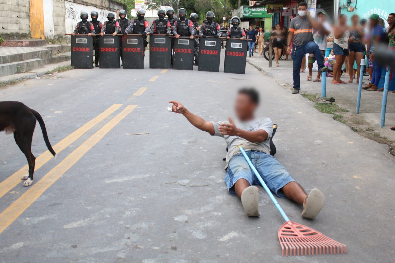 Invasores negam sair de terreno particular e cinco acabam presos em Manaus