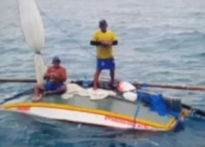 Pescadores sobrevivem bebendo água da chuva durante 6 dias após barco naufragar