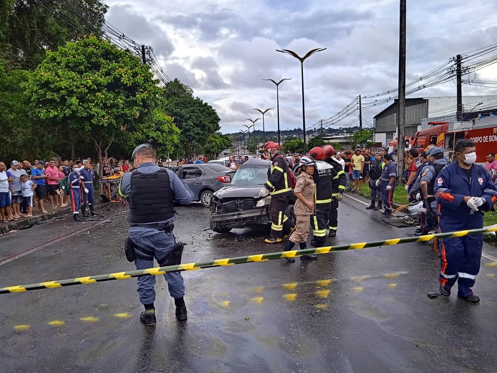 Casal morre em grave acidente de trânsito em avenida de Manaus 