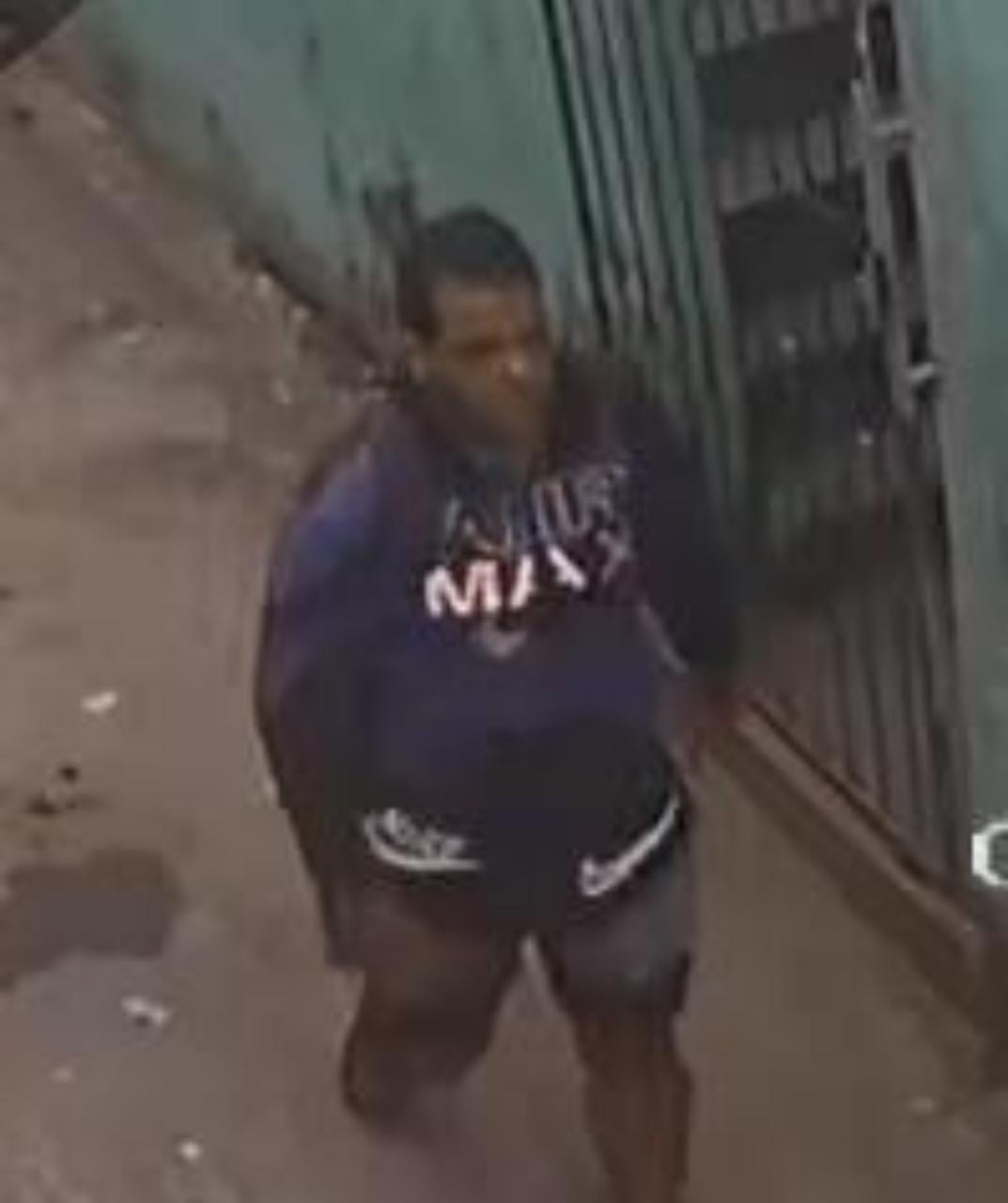 Homem é procurado suspeito de matar venezuelana a facadas em kitnet em Manaus; vídeo