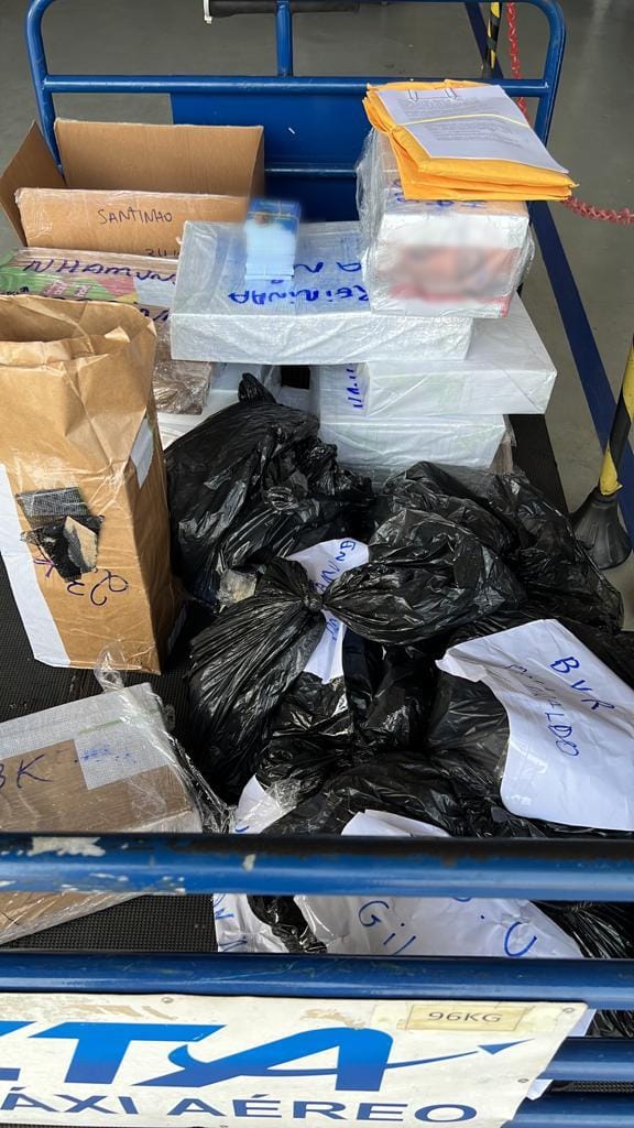 Assessor de candidato ao Governo do Amazonas é flagrado com R$ 20 mil e contratos para compra de votos no interior