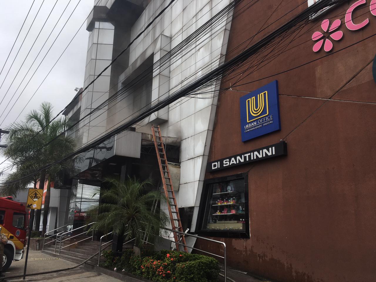 Shopping Leste informa que ficará fechado após princípio de incêndio em Manaus