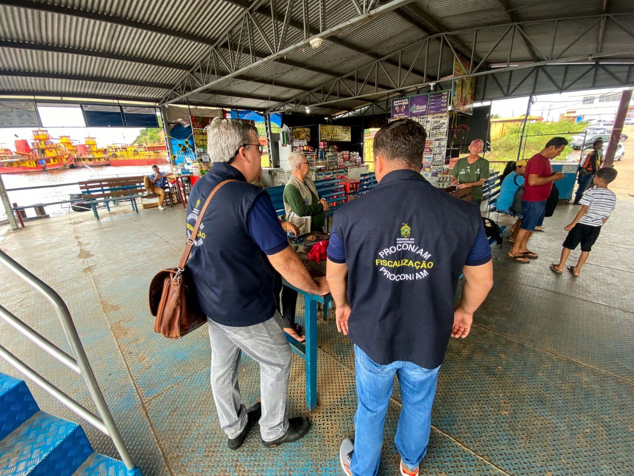 Procon fiscaliza porto de Manaus após denúncias sobre aumento no valor de passagens
