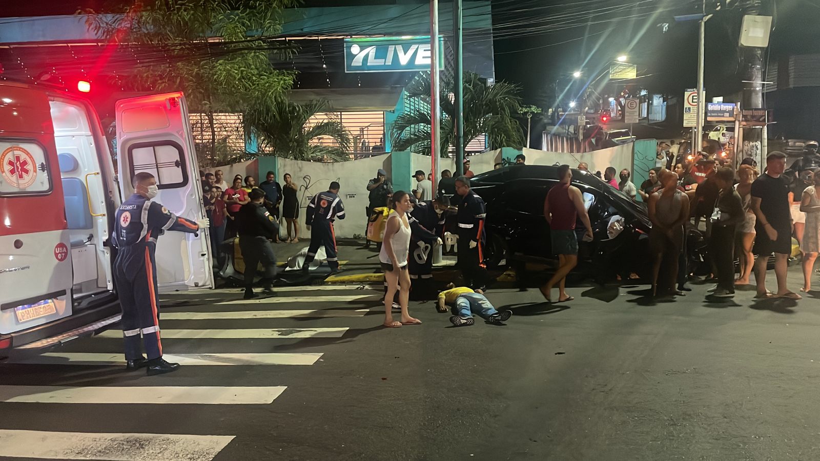 Acidente com BMW mata mulher e deixa motorista de App em coma em Manaus