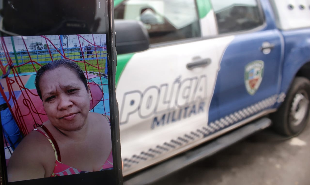 Mulher é encontrada morta com faca cravada nas costas em Manaus
